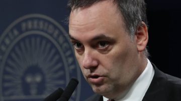 Adorni sigue la línea presidencial y denuncia una “operación orquestada” por el tema coimas