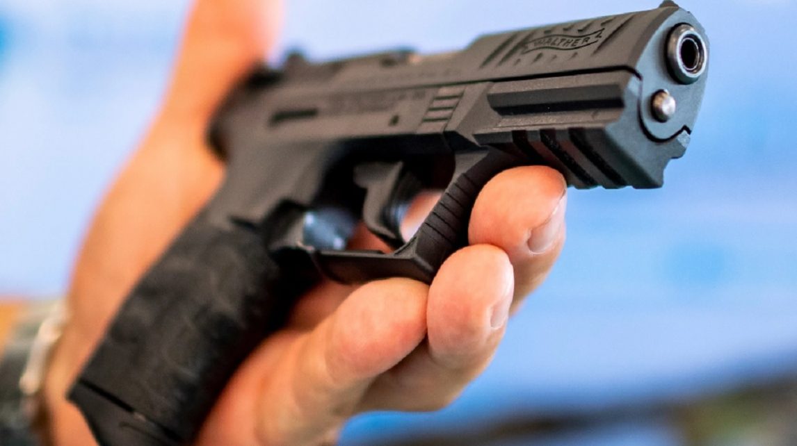 Confió en un conocido y terminó “encañonado” en el barrio 25 de Mayo