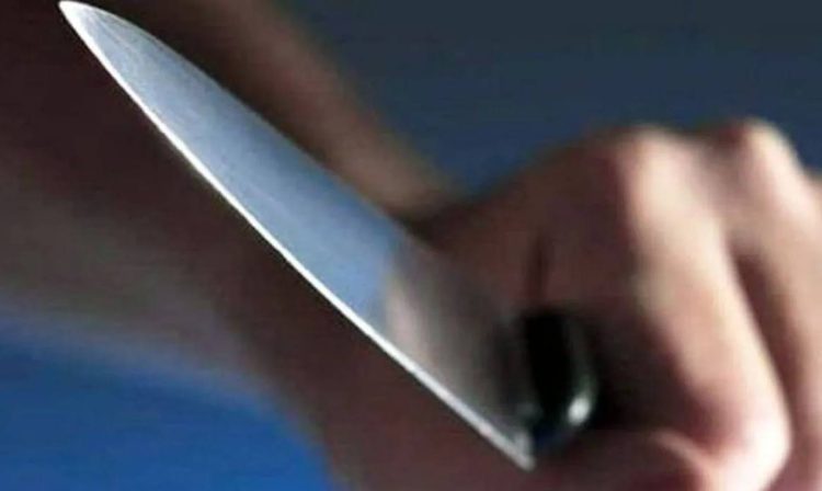Un joven le asestó una puñalada en el abdomen a su padrastro