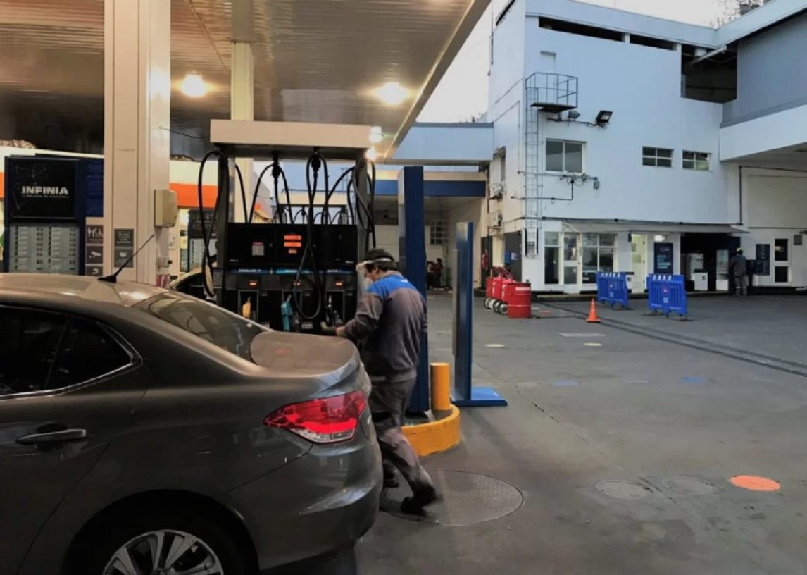 Abril con “a” de aumentos: autorizaron la suba de combustibles y servicios