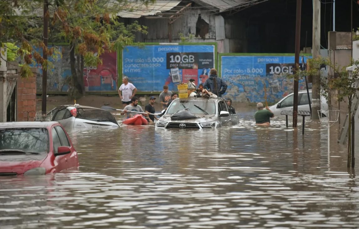 Asciende a 16 el número de fallecidos en Bahía Blanca y hay más de 1.450 evacuados