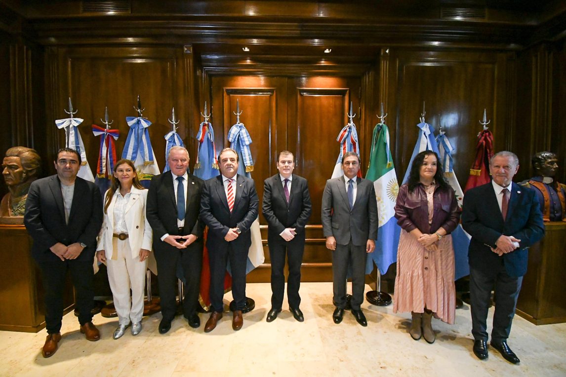 Norte Grande: Zamora recibió a los representantes que participarán de la 55° sesión del parlamento