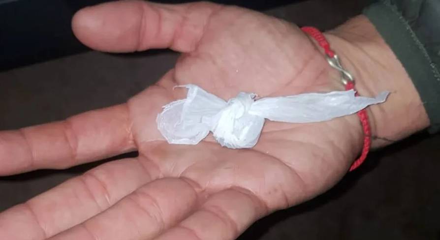 “Dealer delivery”: sorprendieron a una pareja vendiendo drogas en La Banda