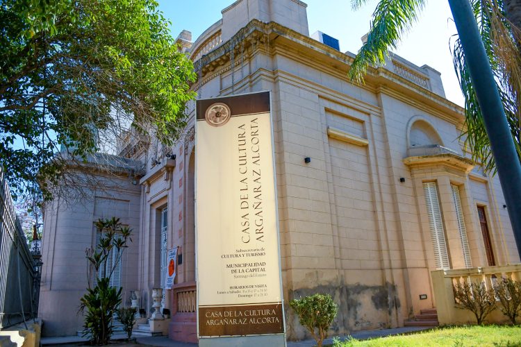 Invitan a un ciclo de cine por los 50 años del golpe con proyección de un documental en Santiago
