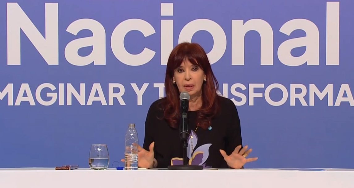 Cristina Kirchner reapareció en la UBA y cargó contra Milei: “Pincharon hermano”