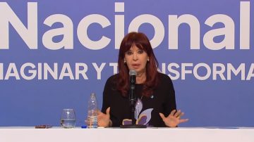 Cristina Kirchner reapareció en la UBA y cargó contra Milei: “Pincharon hermano”