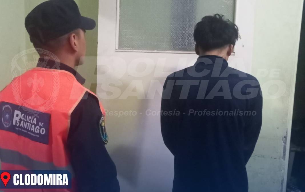 Interceptan a “Porteñito” que caminaba con una puerta que había sustraído de un edificio