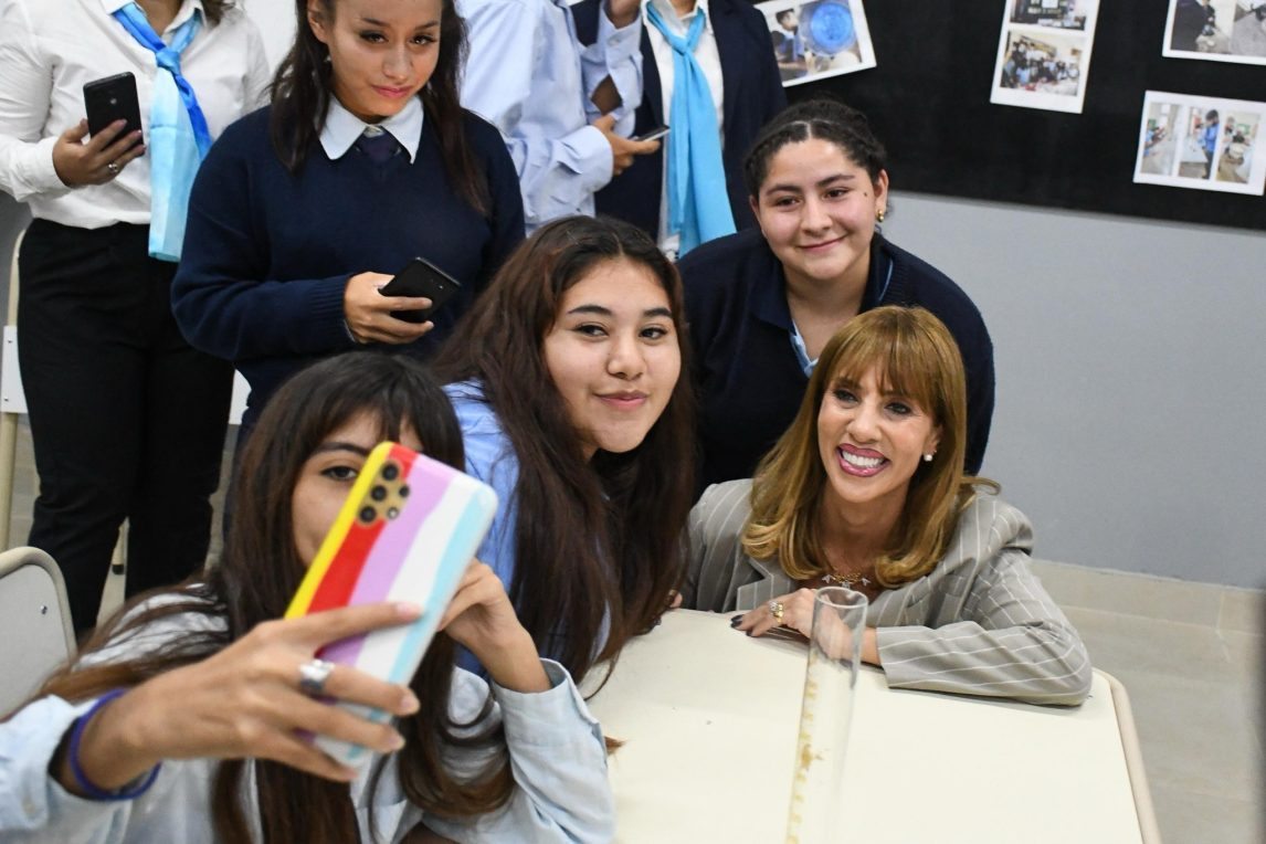 Claudia de Zamora: “Es un emblema educativo de mi querida ciudad de La Banda”