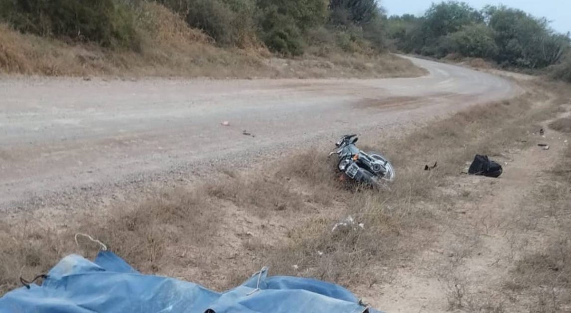 Encuentran a un motociclista muerto con un golpe en el cráneo en un camino de tierra