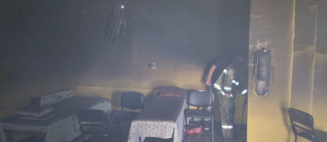Bomberos sofocaron el incendio de una habitación en una Asociación Civil