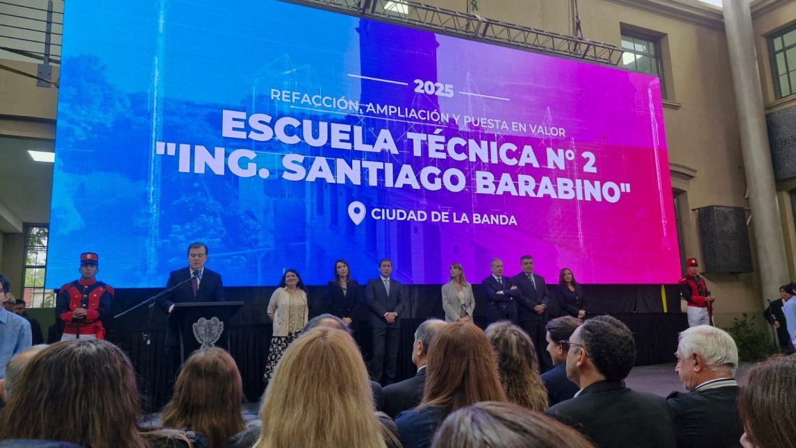 “Tenemos que proyectar la educación en todos los sentidos, porque de eso depende nuestro futuro y el de nuestros hijos”