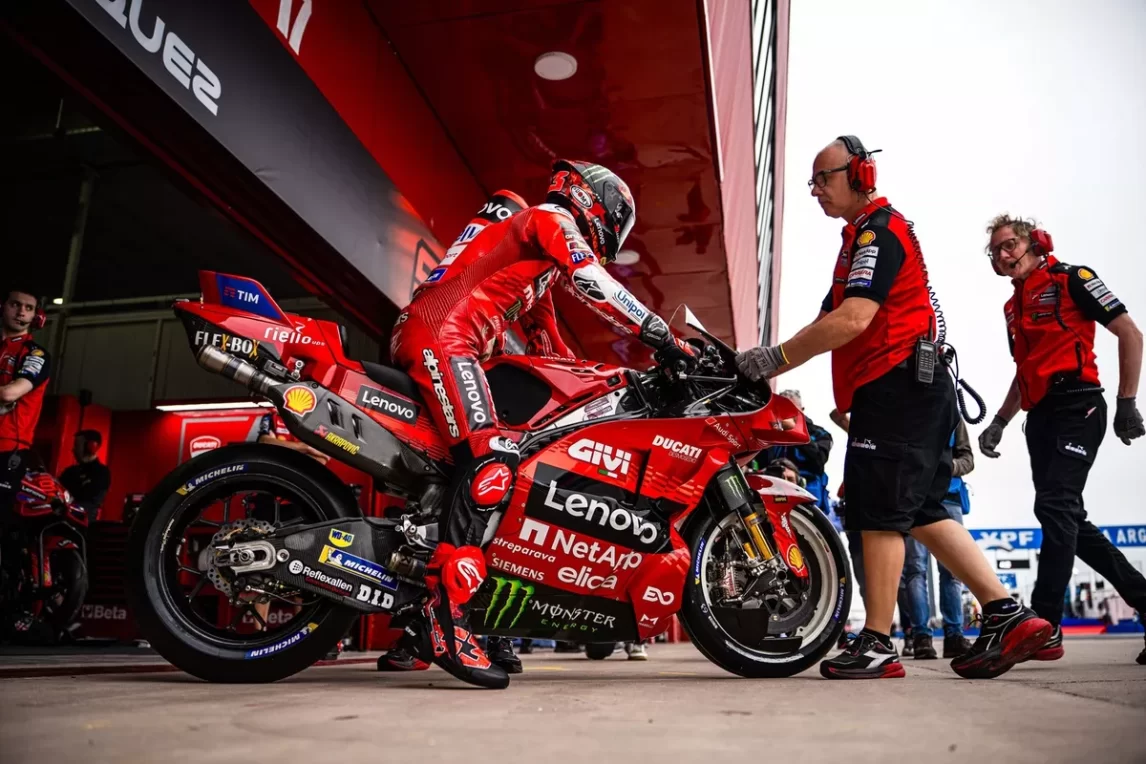 Bagnaia lucha por cerrar la brecha con los Márquez en el GP de Argentina