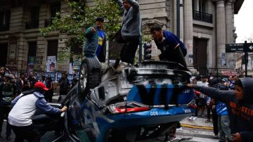 Lo que dejó la marcha por los jubilados: incidentes, destrozos, heridos y más de 100 detenidos
