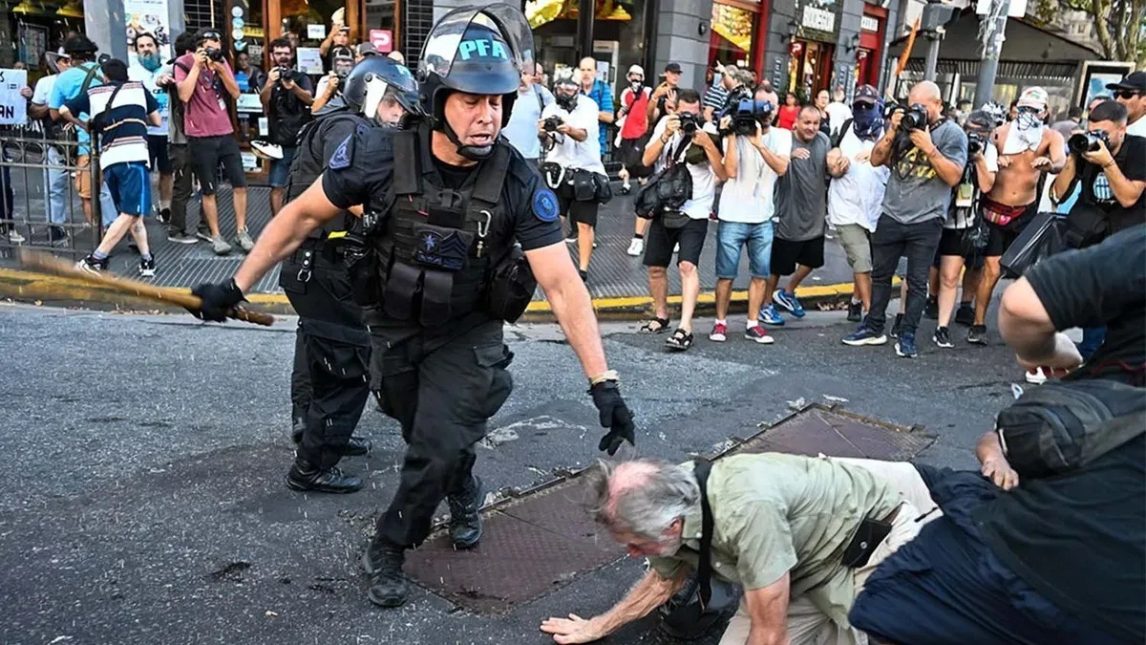 La jueza que liberó a los detenidos en el Congreso dijo que actuó protegiendo “el derecho a la protesta y la libertad de expresión”