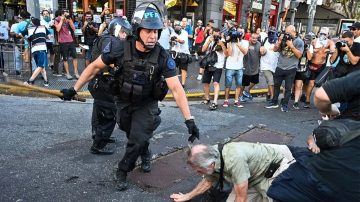 La jueza que liberó a los detenidos en el Congreso dijo que actuó protegiendo “el derecho a la protesta y la libertad de expresión”