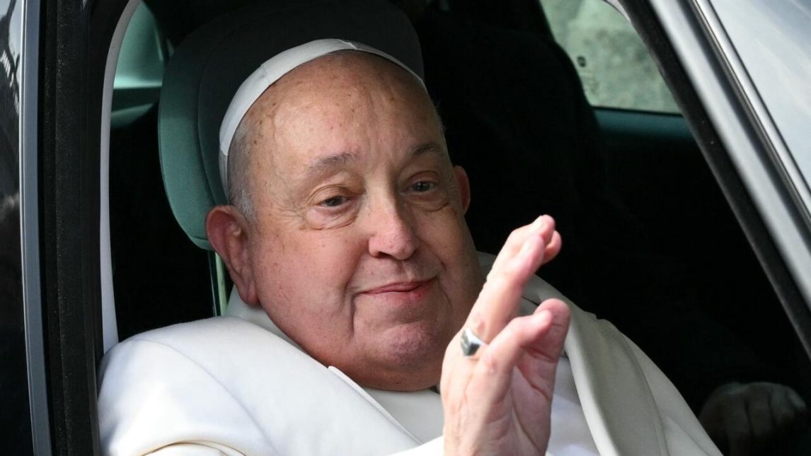 El Papa Francisco abogó por “el milagro de la ternura”, a 24 días de ser internado