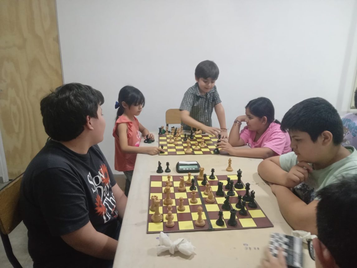 Aprender ajedrez, un planazo para niños y adultos: dónde y cómo inscribirse