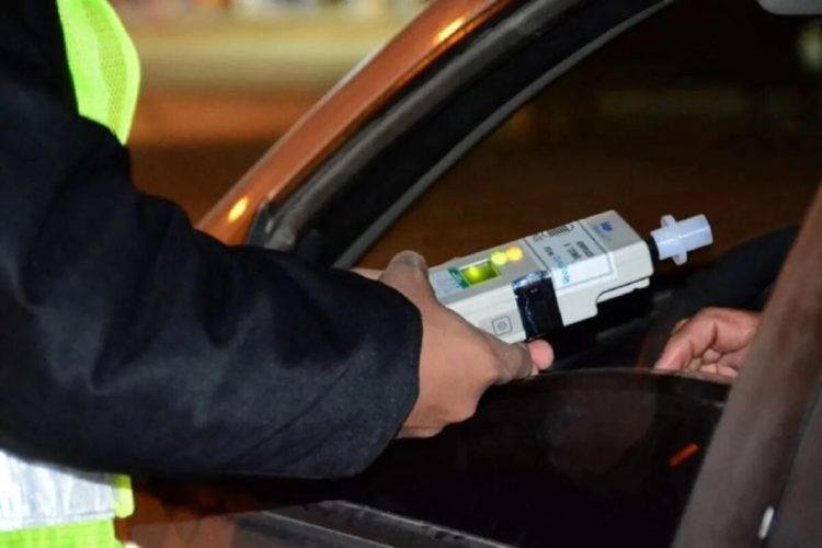 Conductor negó haber bebido, pero tenía más de 3,0 de alcohol en sangre: lo frenaron antes de que ocurra una tragedia