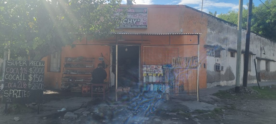 “40 años aquí y nos hacen esto, sólo queremos trabajar en paz”: causaron destrozos en un negocio bandeño y piden justicia