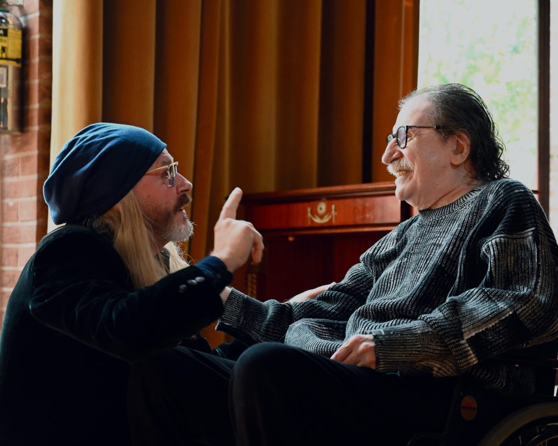 “¡Hola maestro!”, “¡Maestro vos!”: Charly García se reencontró con el artista Helmut Ditsch