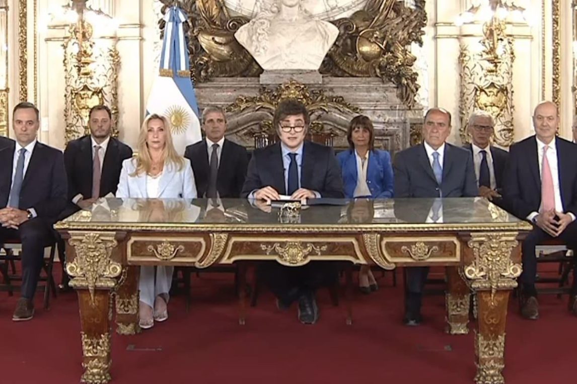 Tras el anuncio de Caputo, Javier Milei habló en cadena nacional
