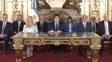 Tras el anuncio de Caputo, Javier Milei habló en cadena nacional