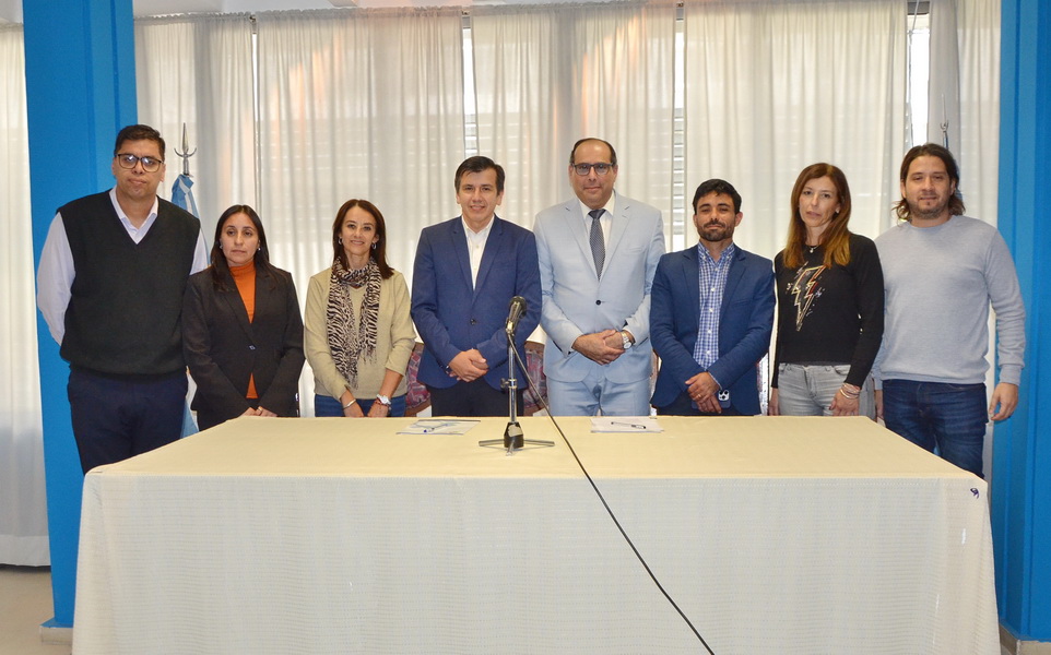 La Facultad de Humanidades firmó un convenio para brindar beneficios a abogados matriculados