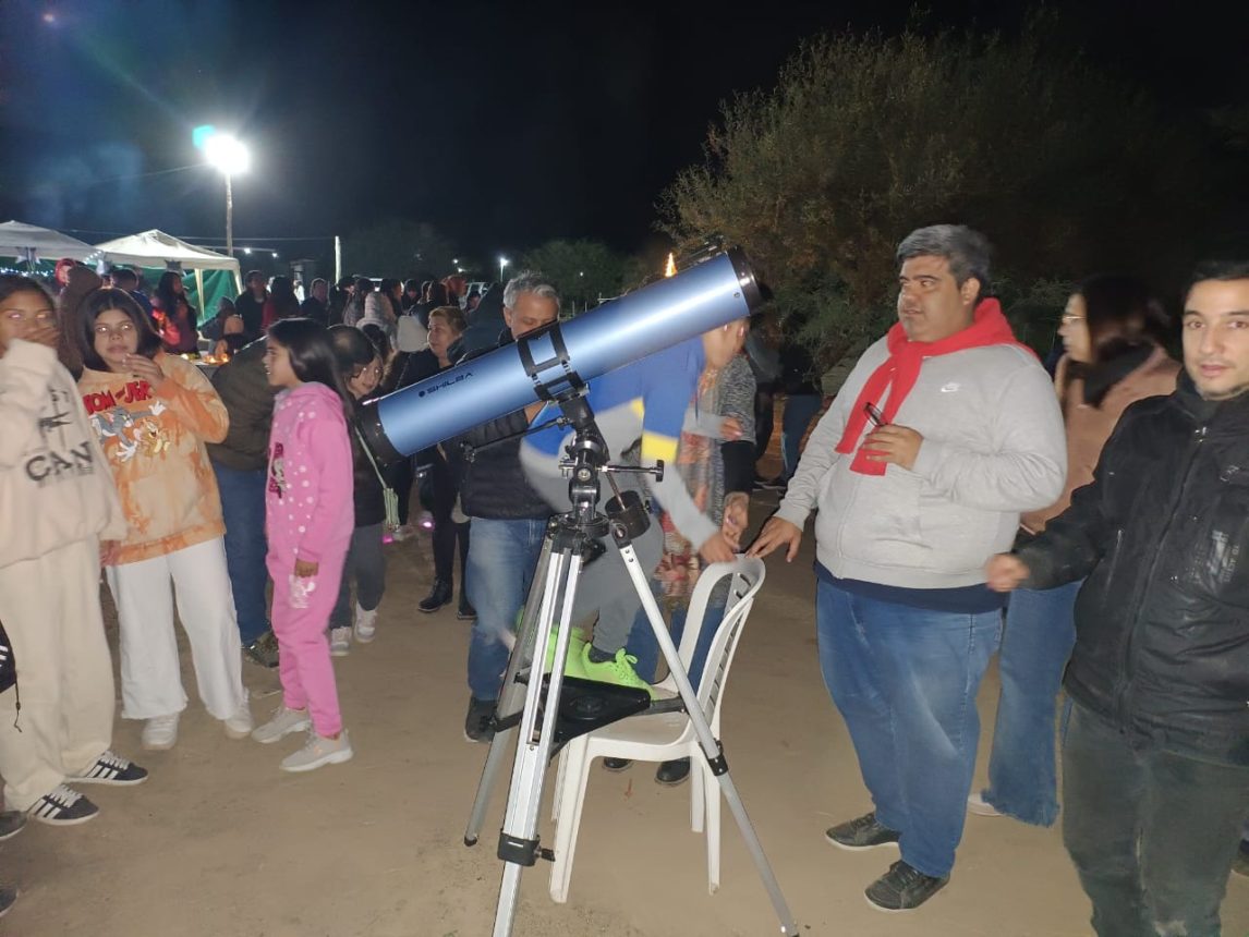 Vecinos de La Cañada apreciaron el Equinoccio de Otoño en una noche al aire libre