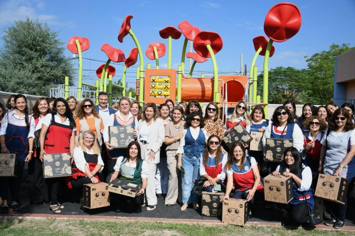 Entregaron robots pedagógicos a los jardines de infantes municipales