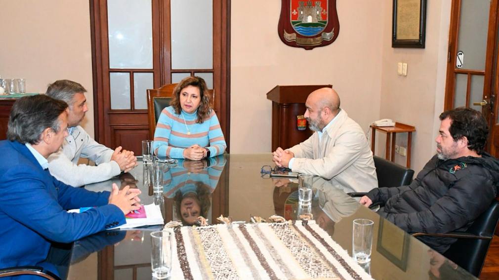 La intentendenta Norma Fuentes recibió a la comisión directiva de Santiago Rugby