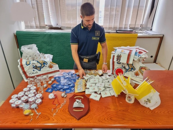 Detectan falsos souvenirs del Jubileo: más de 16 millones de objetos incautados en Roma