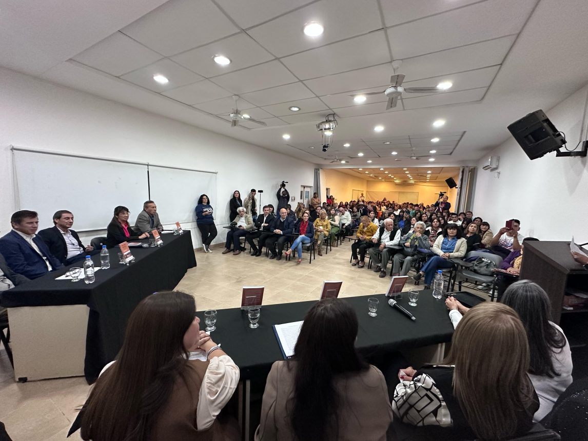 Presentaron un libro que recopila experiencias en la comunidad de Nueva Francia