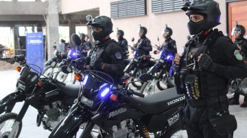Secuestran cocaína, armas y más de $8 millones en mega operativo antidrogas