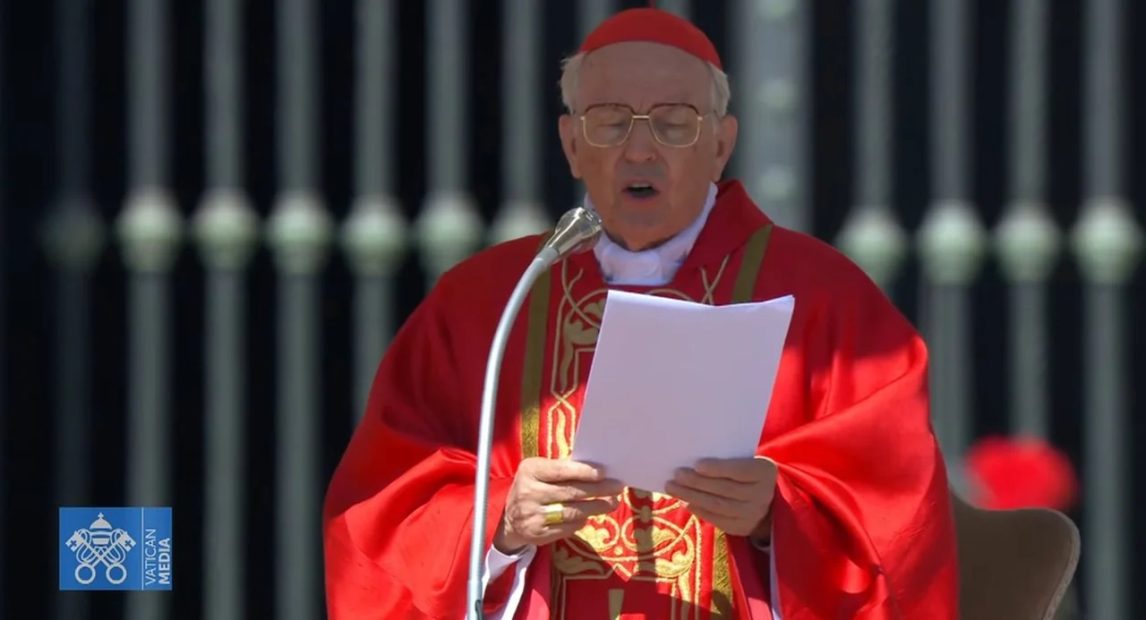 Quién es Giovanni Battista Re, el cardenal que presidió la misa exequial de Francisco