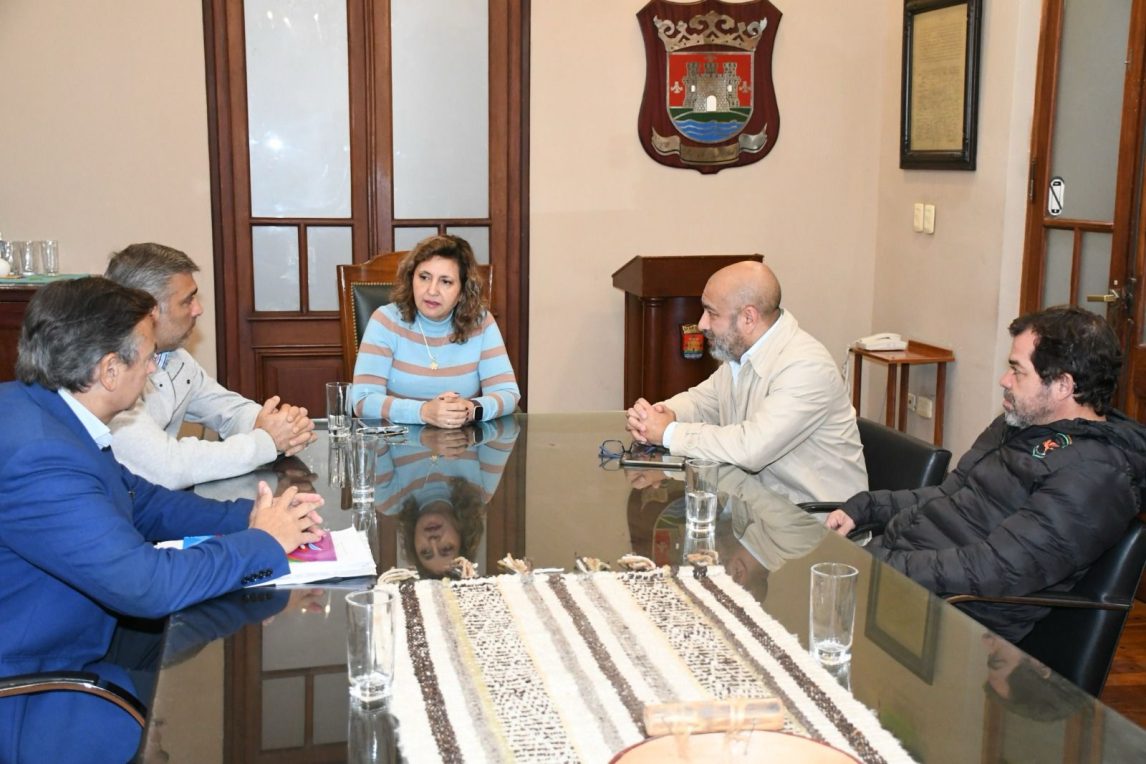 La intendente Fuentes mantuvo un encuentro con los directivos de Santiago Rugby Club