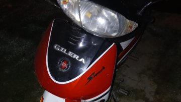 Lo descubrieron llevando una moto en actitud sospechosa, amenazó a la policía y terminó detenido