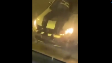 Chofer de una app quiso evitar un operativo y “llevó puesto” a un policía durante tres cuadras