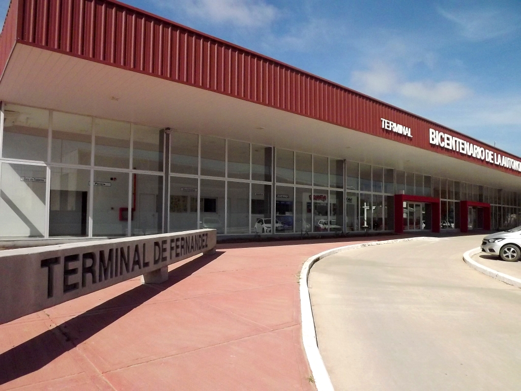 Extraña encomienda en Fernández: Decía enviar un celular, pero la caja tenía una sustancia blanca