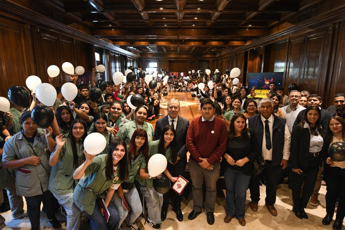 Alumnos de diferentes partes de la provincia visitaron la Casa de Gobierno