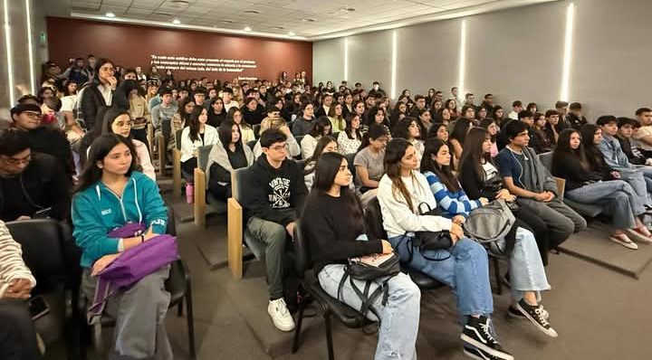 Casi 200 ingresantes a Medicina recibieron la bienvenida en su primera clase
