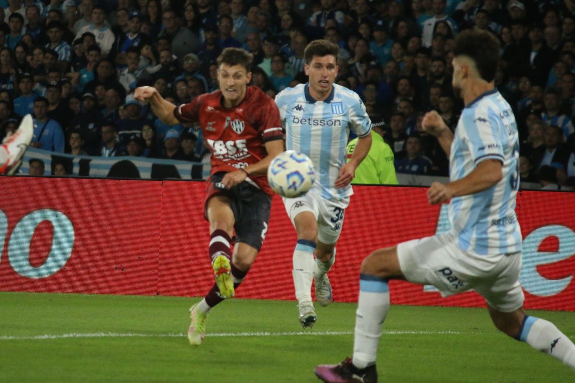 Central Córdoba perdió ante Racing por 1 a 0 y puso en riesgo su clasificación