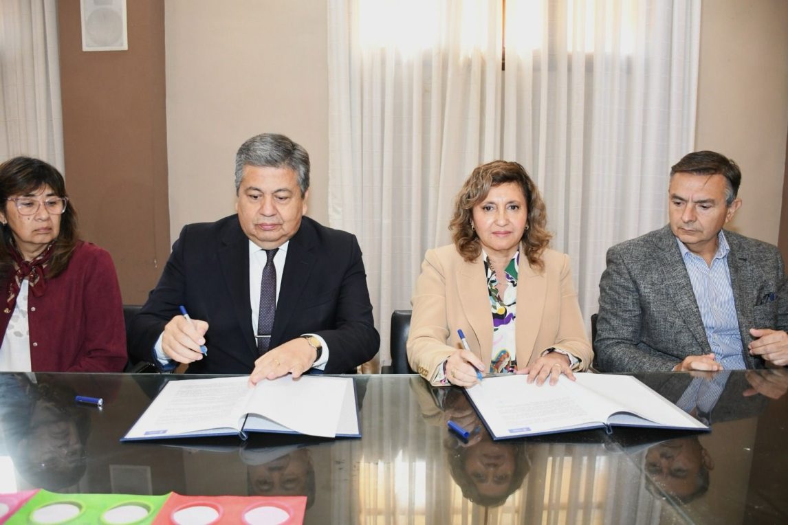 La Capital y UNSE firmaron un convenio para capacitar a docentes de jardines municipales
