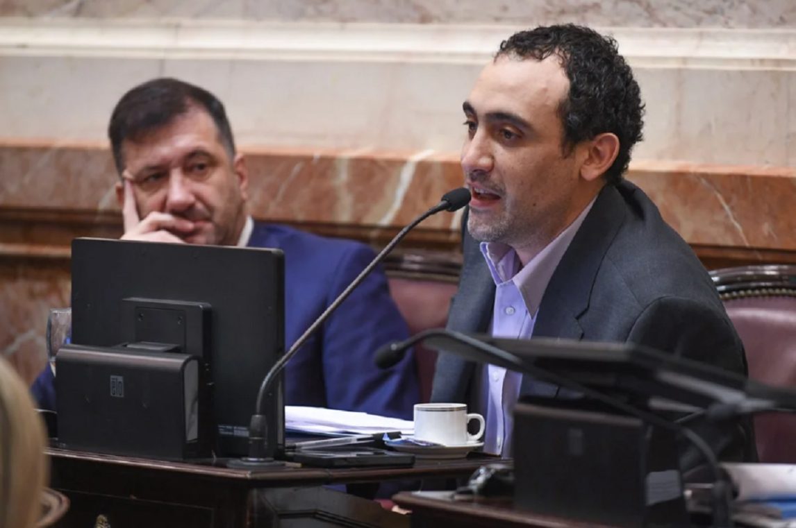 Senador denunció que el Gobierno hizo caer la sesión para tratar Ficha Limpia