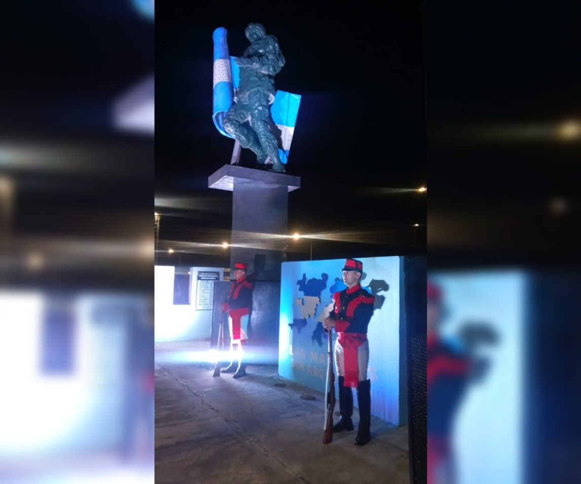 Excombatientes y familiares participaron de la vigilia por la Gesta de Malvinas