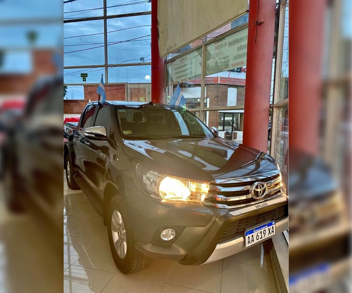 VIDEO: Roban camioneta que estaba estacionada y se la llevan sin dejar rastro
