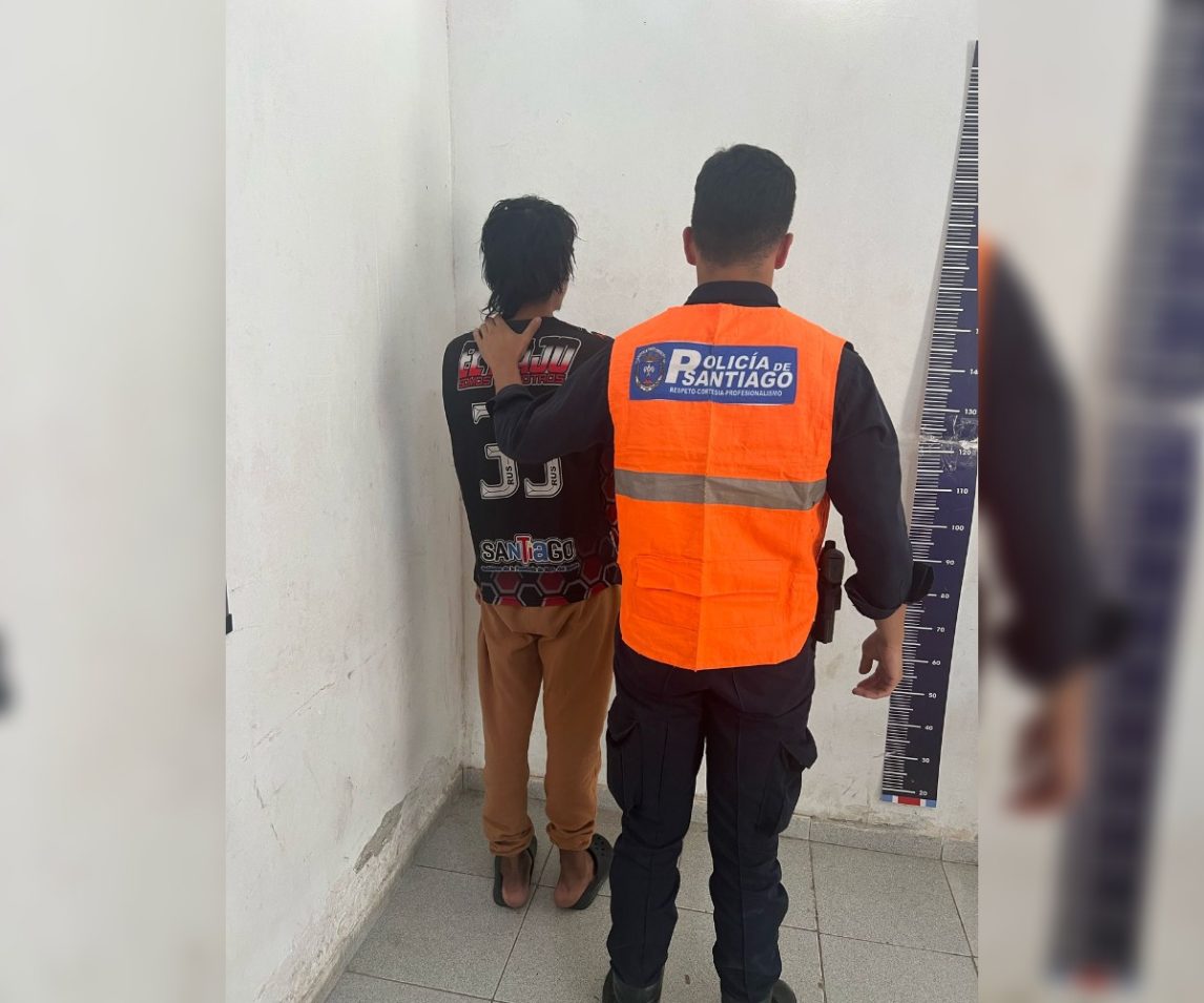 Joven lanzó ladrillazos contra un colectivo y lastimó a dos pasajeros