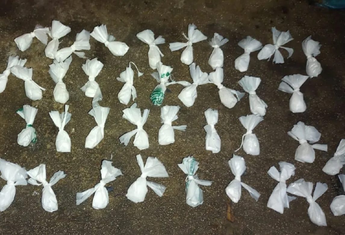 Narcomenudeo: cayó una pareja que circulaba con 110 “bagullos”