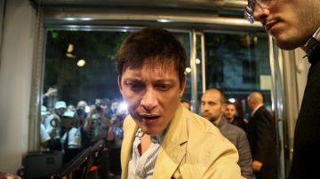 El gesto intimidante que tuvo Santiago Caputo con un fotógrafo