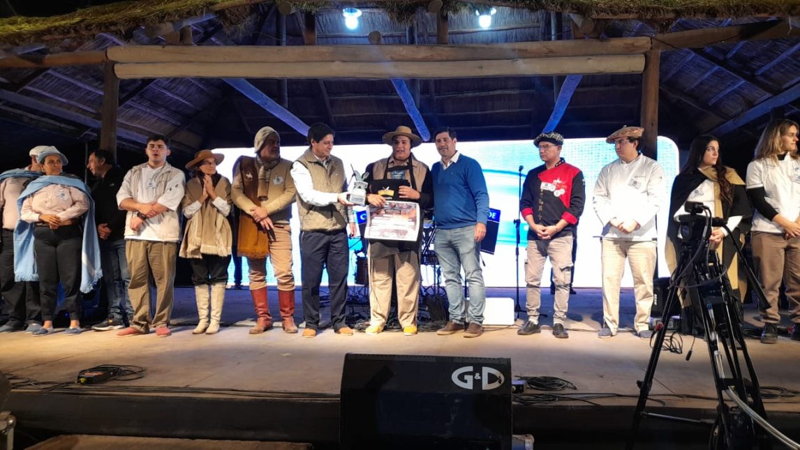 Exitoso 10° Concurso nacional de asado con cuero y locro criollo en Sumampa