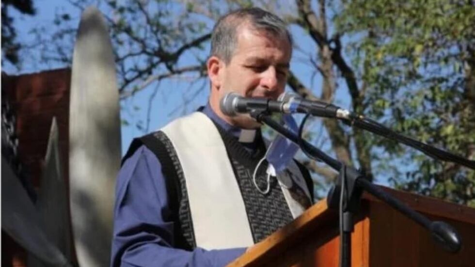 Escándalo en Dean Funes por un cura que le ofreció sexo oral a un camionero